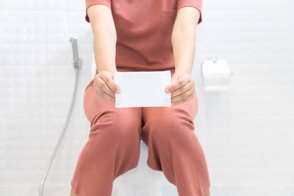 女性有的时候漏尿出现什么问题,小便时感觉子宫收缩一下