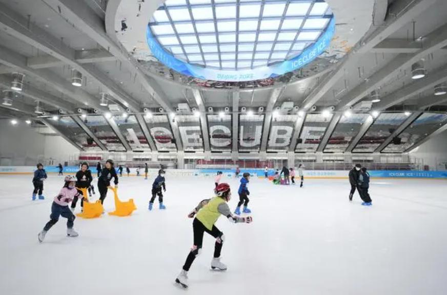 这谁敢想？赢了就有冬奥冠军同等待遇，顶级运动场馆成群众舞台！