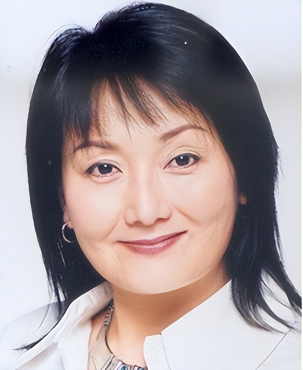 看破红尘剃度出家的10位明星,出家三十年又欠下千万巨款的女星