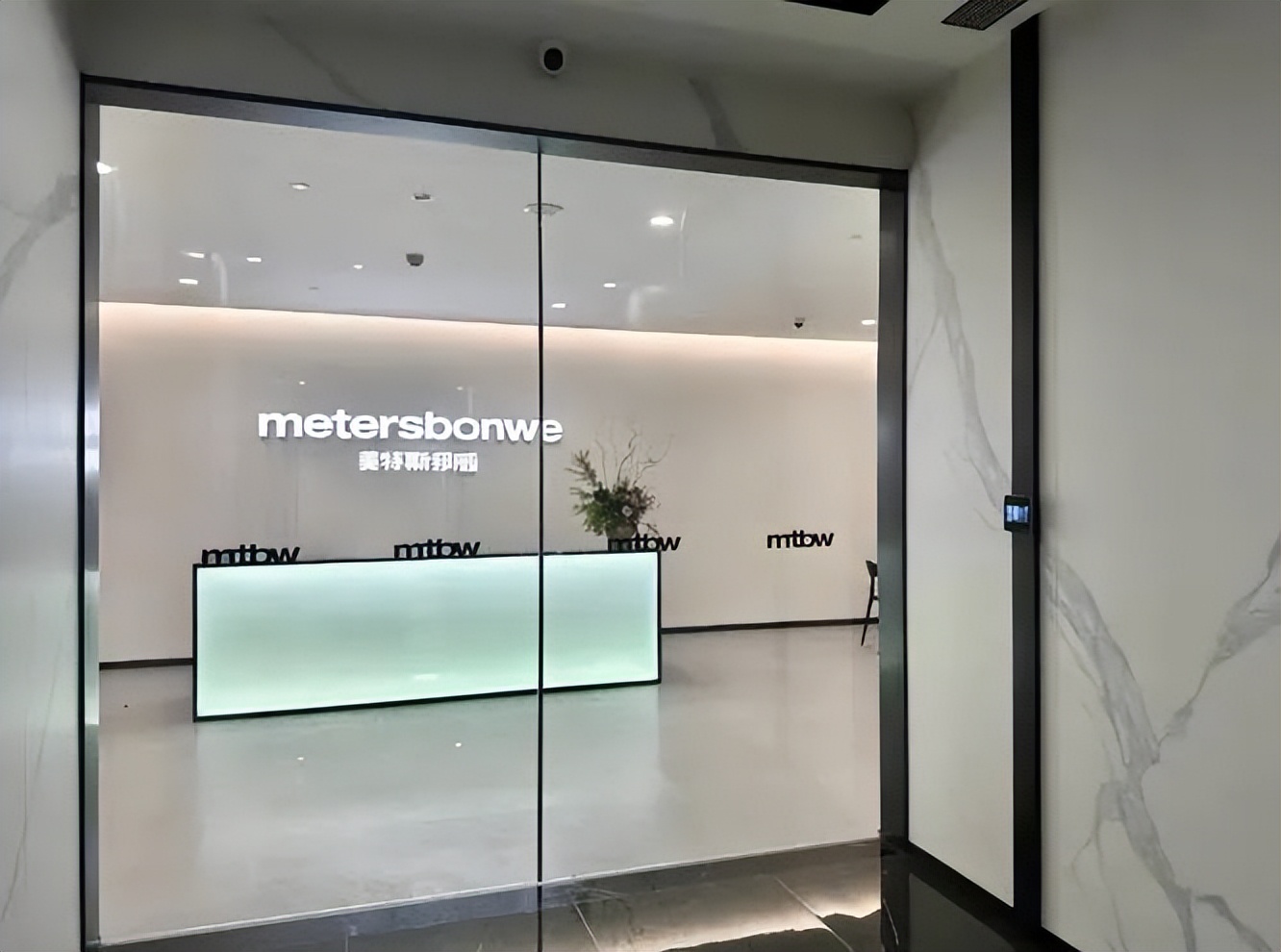 美邦服饰创始人周成建,美邦服饰周成建去贵州投资