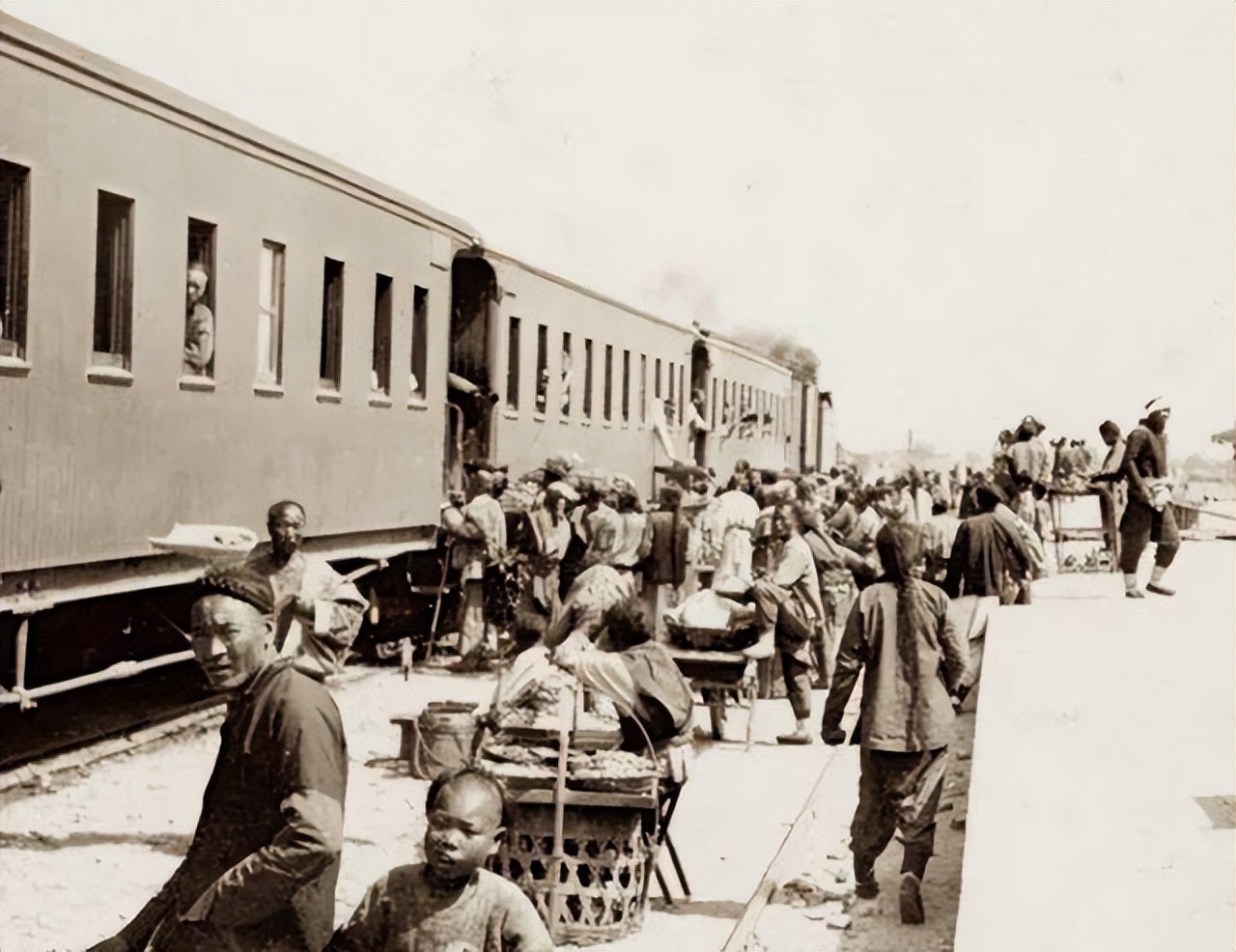 1988火车相撞事故,历史上火车相撞最严重的事故