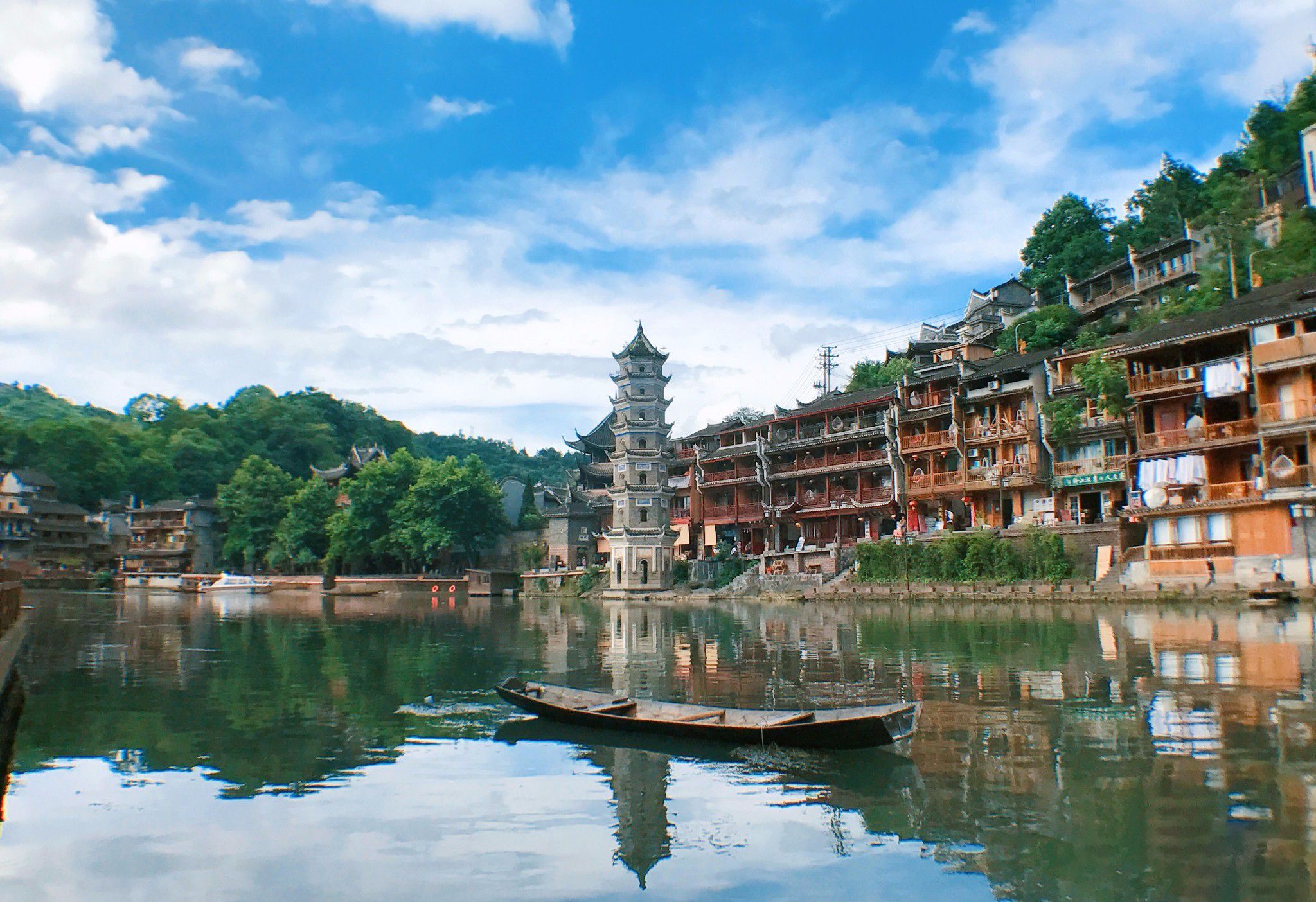 凤凰古城哪些景点需要门票免费,凤凰古城景点历史故事及传说