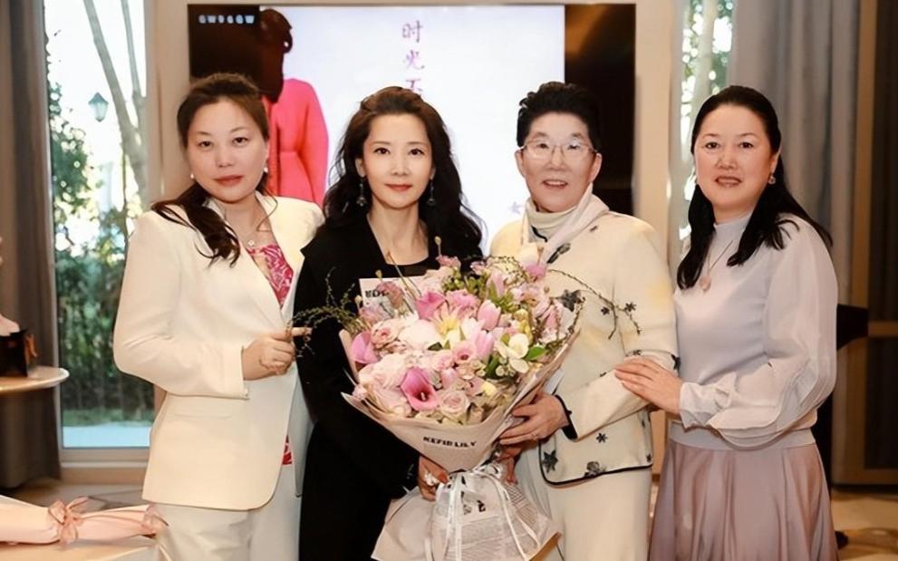 41岁刘涛晒长发美照,40岁刘涛惊艳视频