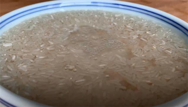 大米这样做太好吃了柔软又筋道,大米在家这样做简直太好吃了