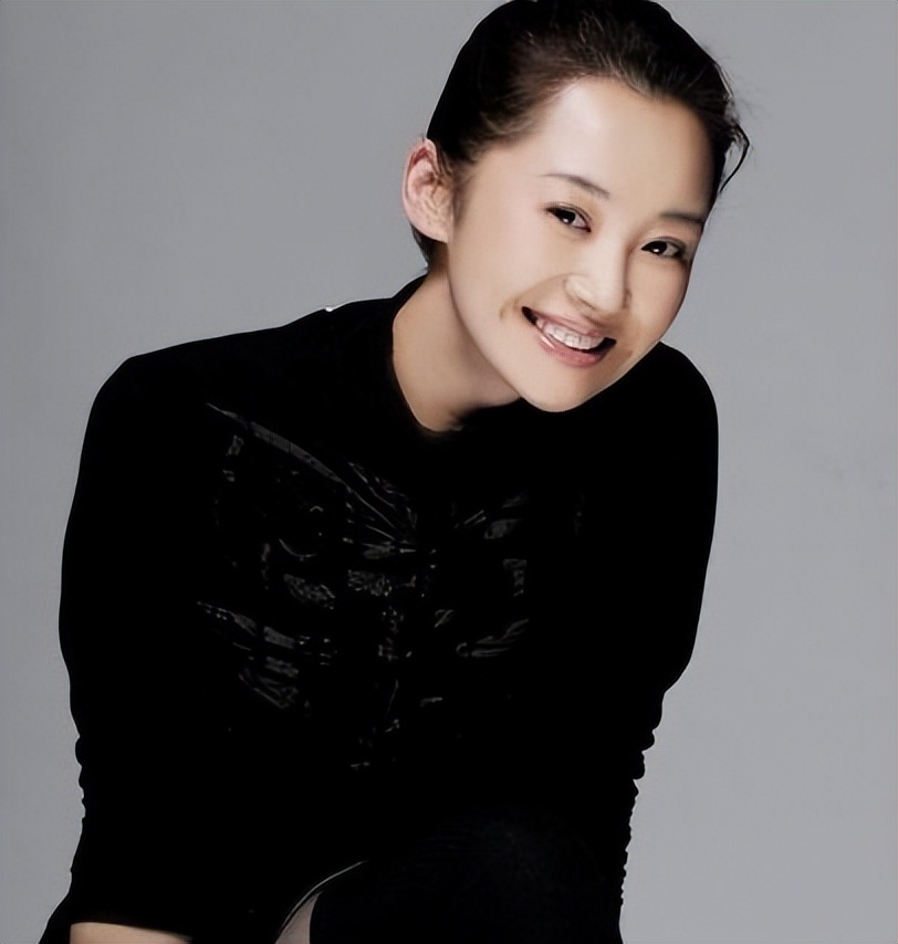 风情万种许晴现状,如今53岁的许晴身材和颜值