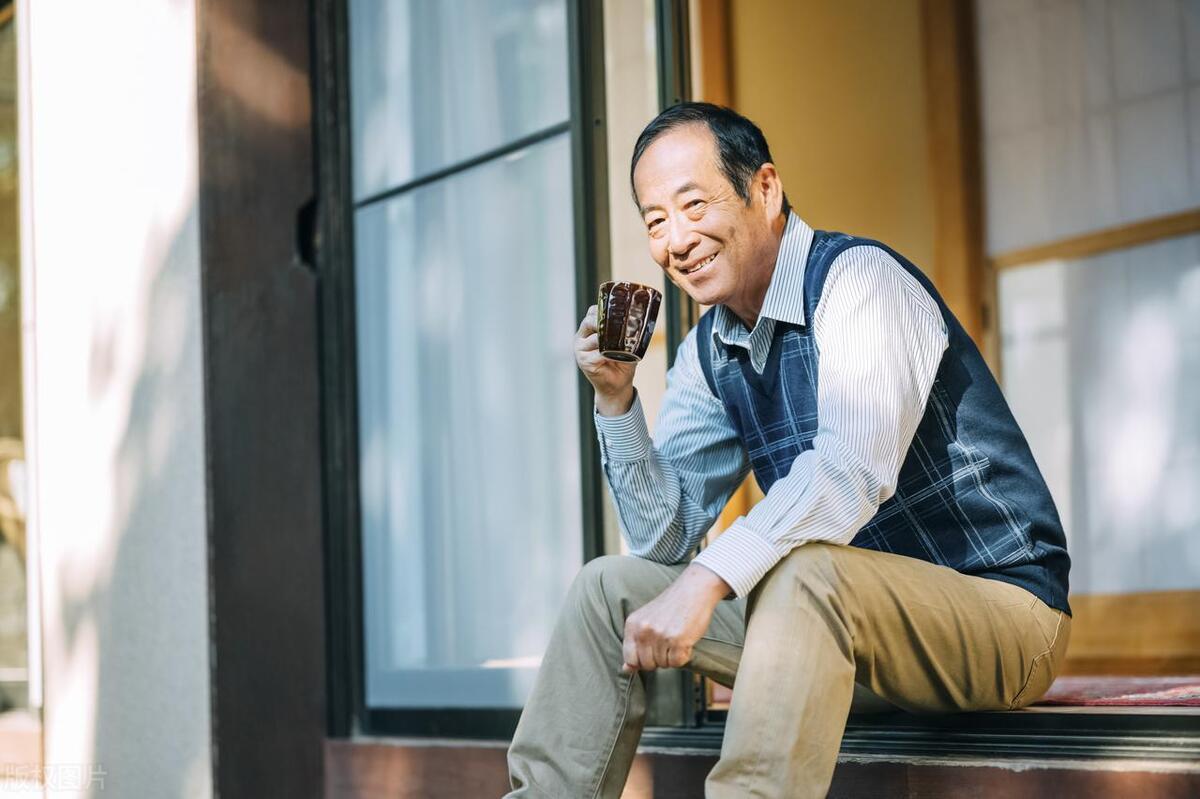 在儿子家调养睡书房，连着几天饮酒后昏睡，清楚原因我立刻回家