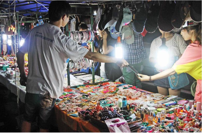 地摊经济到底该上班还是创业,地摊经济教你们如何实现零收入