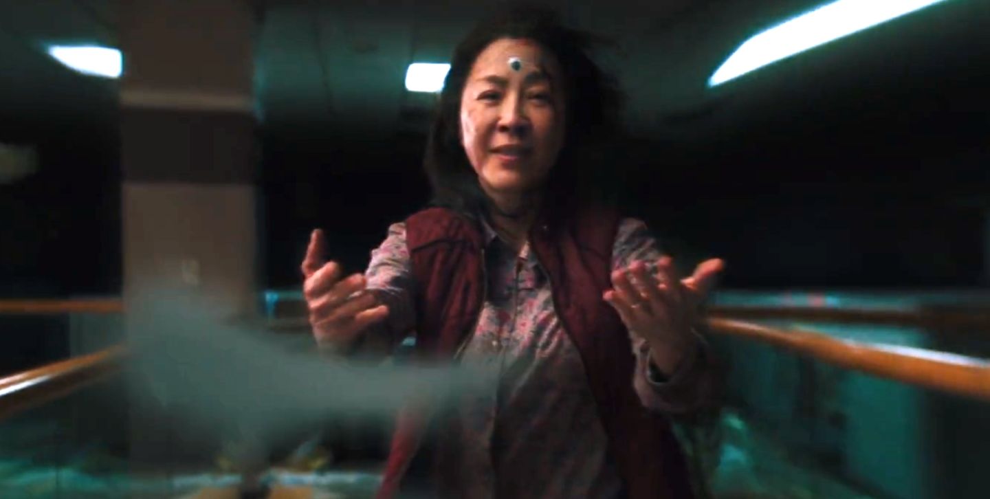 瞬息全宇宙——美国亚裔版的你好，李焕英