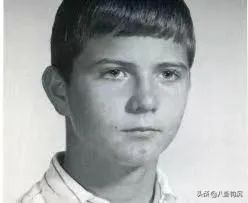 他打造了美国政治史最脏竞选，却被命运掐断了脖子