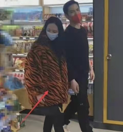 郭碧婷向佐甜蜜牵手疑似恋情曝光,向佐郭碧婷恩爱画面