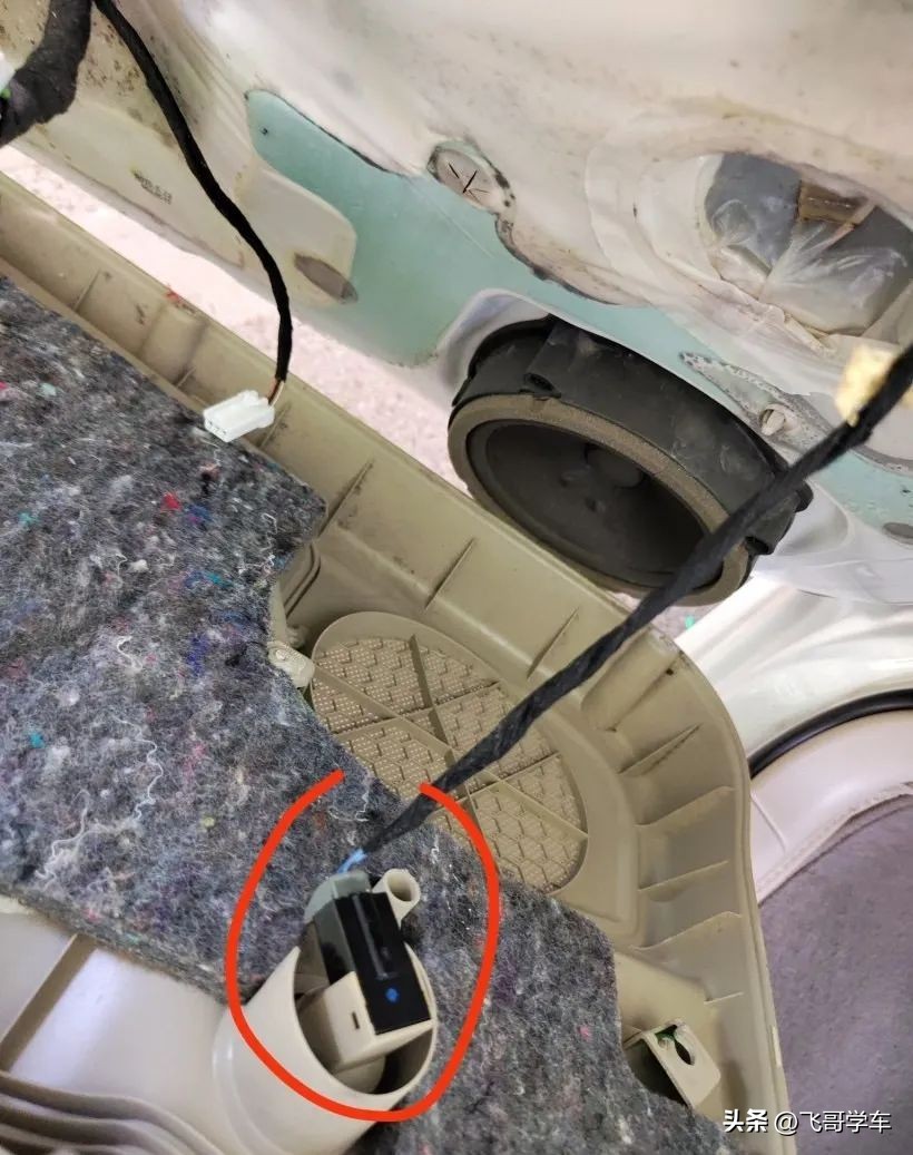 别克凯越车门锁异响和跳动,凯越锁车或者开锁反复跳动