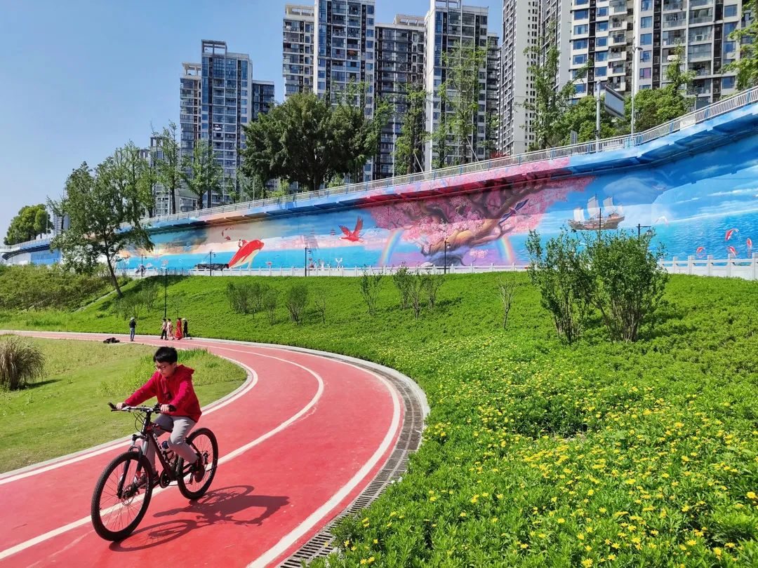 踩细沙、捧江水…来滨江公园邂逅浪漫