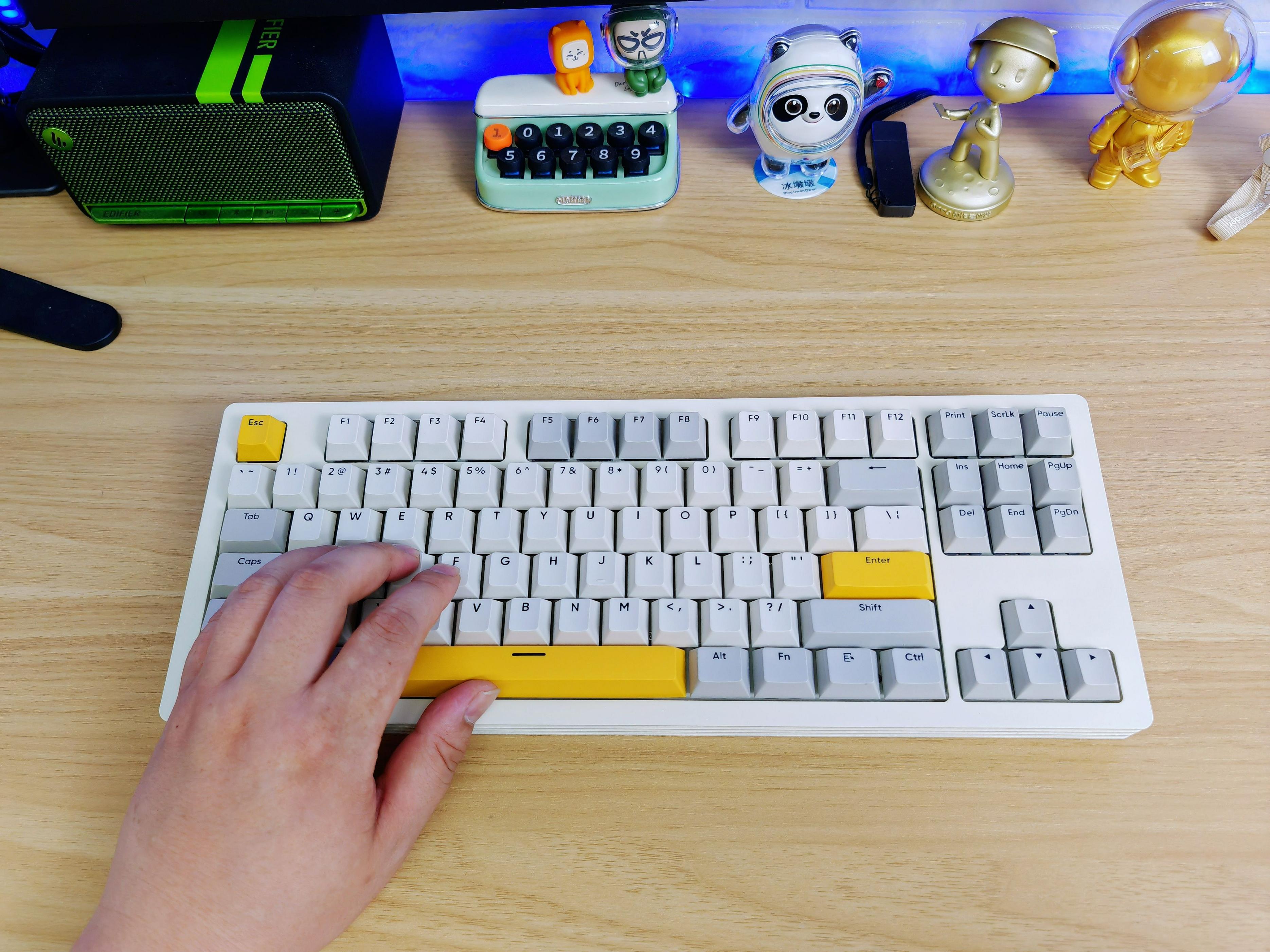 2kg的键盘推荐,机械键盘超高颜值