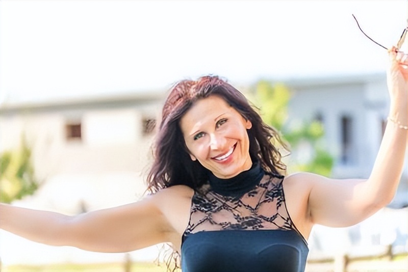 小小六味地黄丸，可调理女性更年期4种常见问题，牢记3点安全使用