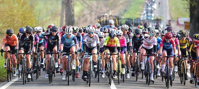 阿迪达斯和国际足联的关系,德国足协和阿迪达斯