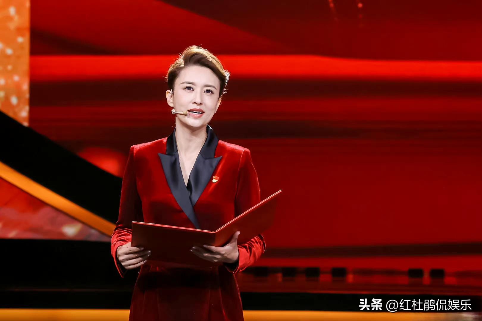 主持人张蕾为什么要离开央视舞台,张蕾向观众告别