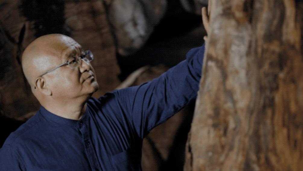 逆袭为百亿富豪的秦荣华，从日本买10000根木头：这本就是中国的