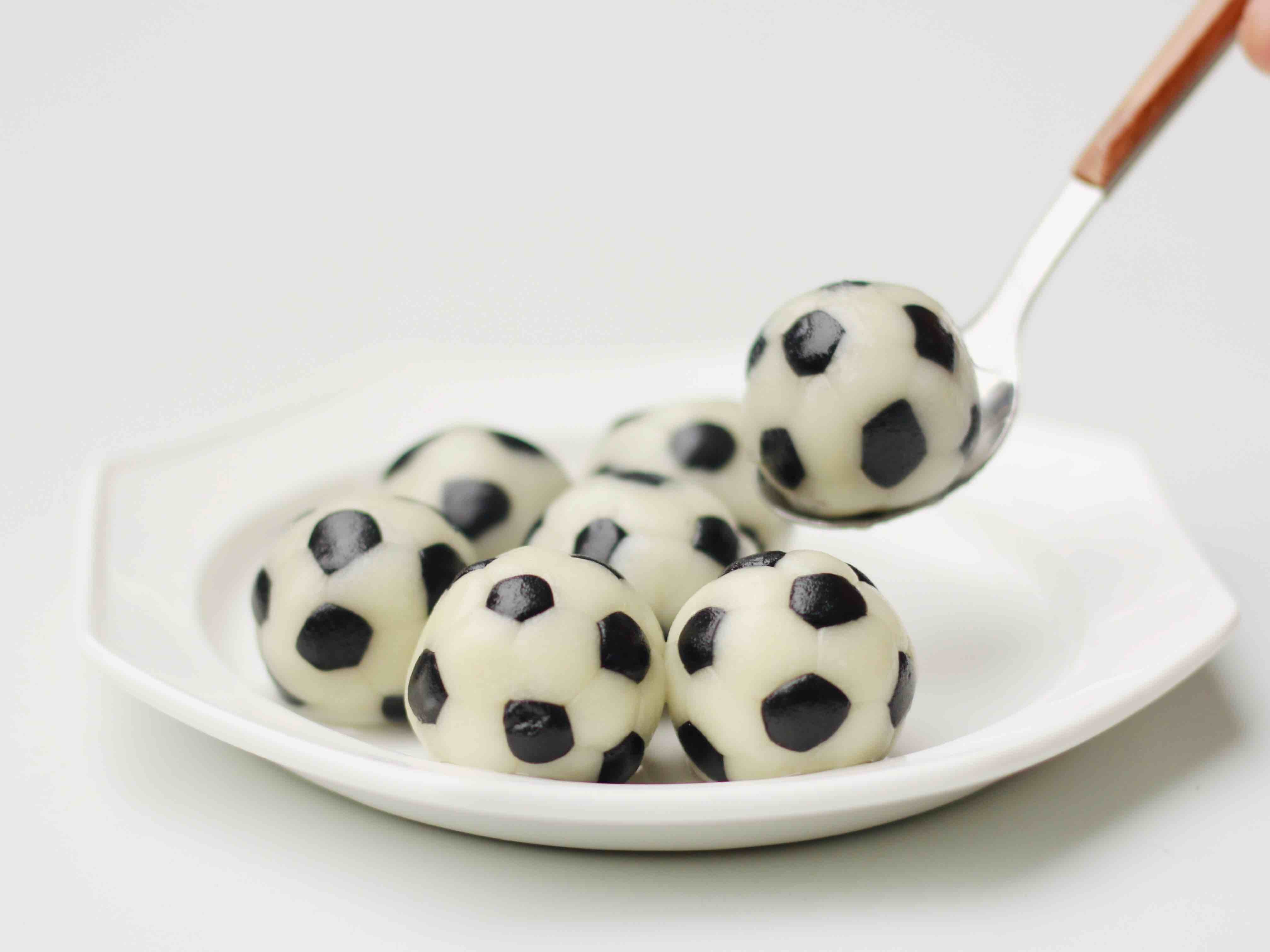 世界杯足球面食,足球款式的汤圆