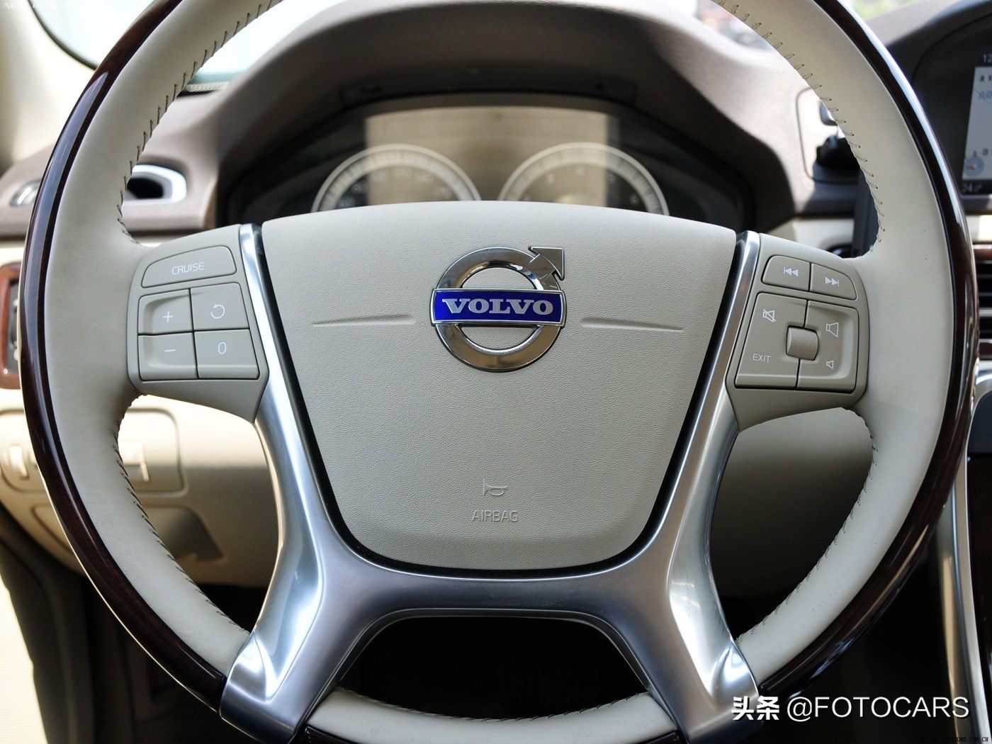 沃尔沃s80l内饰后视镜,沃尔沃s80l内饰碳纤维