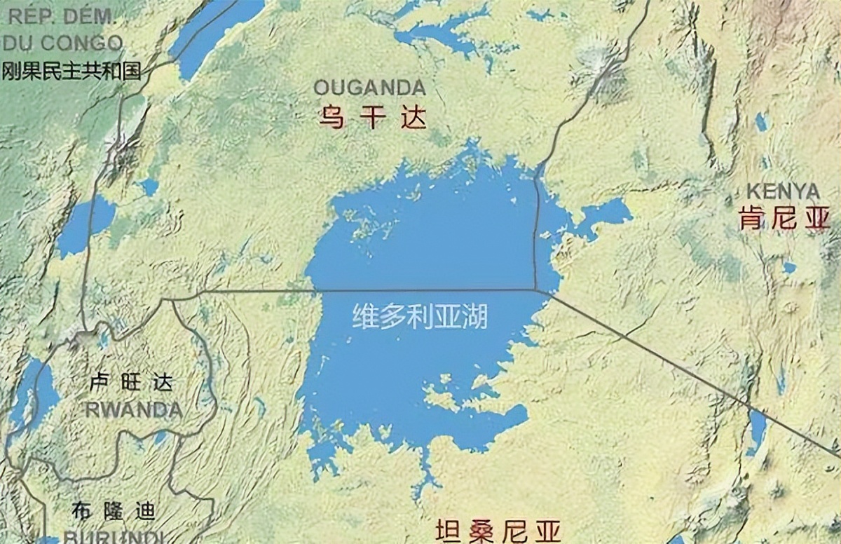 半个足球场大的小岛挤满上千人,只有九个足球场的日本小岛