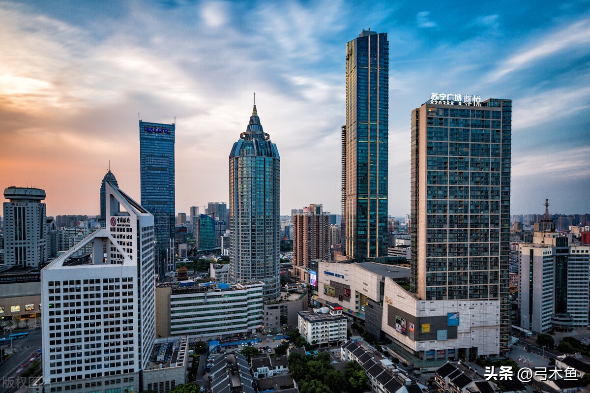 上班族转行做自媒体怎么办,记住最好别放弃工作来做自媒体