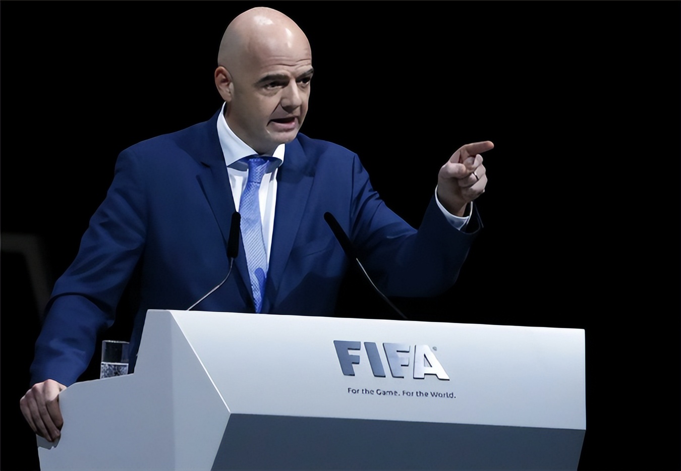 世界杯上出现苏联旗帜违法吗,俄罗斯世界杯出现苏联旗帜反应