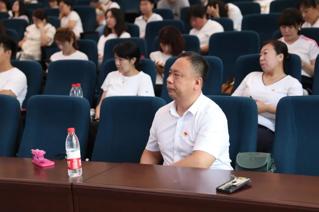 回首耕耘路寻光XIN征程——宁山路小学教育集团召开期末总结大会