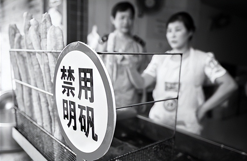 警惕市面上售卖的又白又大“铝包子”，吃了危害健康，如何辨别？