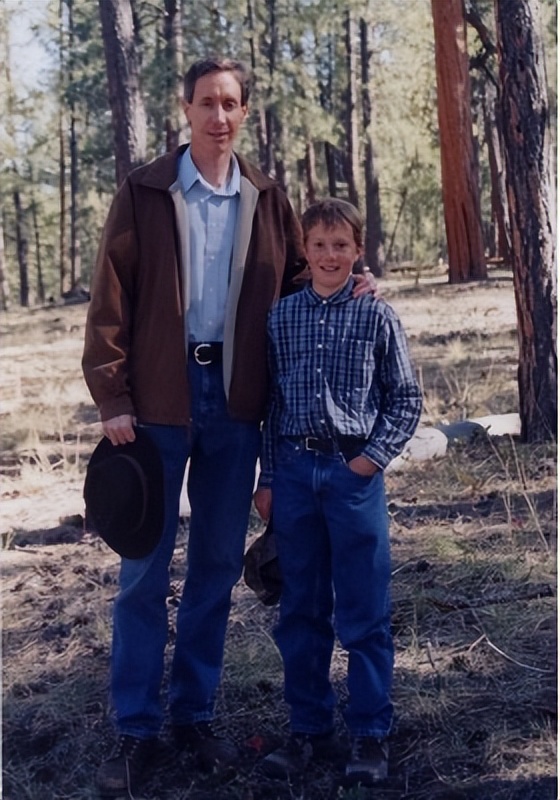 恋童癖*教邪**头目覆灭记：他“以上帝之名”娶几十名未成年少女为妻