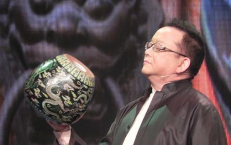 王刚失手砸碎2亿真古董是哪期,天下收藏王刚砸杯子视频