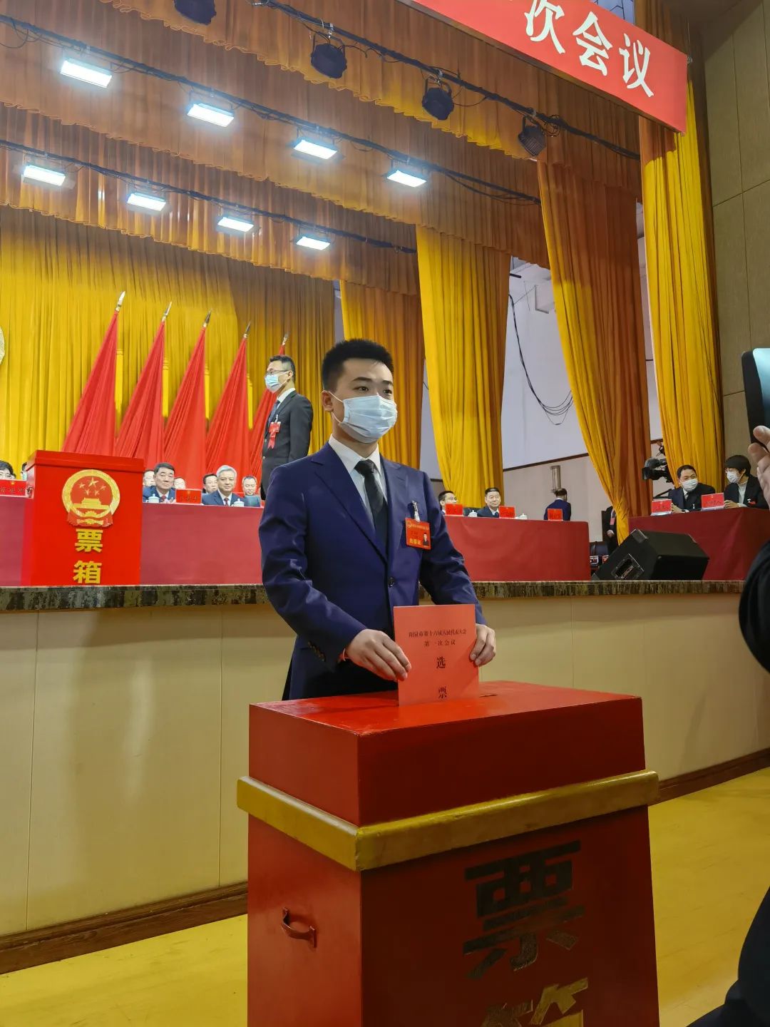 致富路上带头人不负青春不负民——记“全国优秀共青团员”获得者霍英东