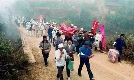 河北女子死亡12年后尸骨被盗,女子去世15年尸骨配阴婚