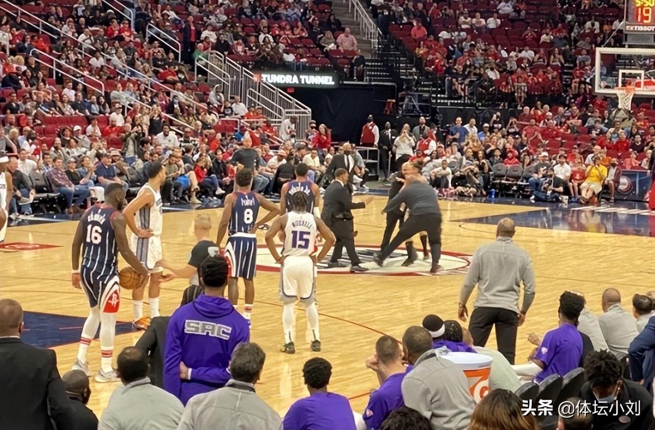 火箭主场男球迷,火箭主场出现妖娆男