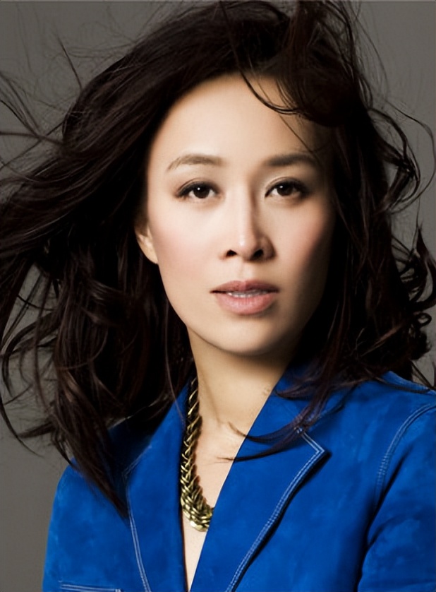 父亲和溥仪合照，又是正经的“皇亲国戚”，那英到底是何身份？