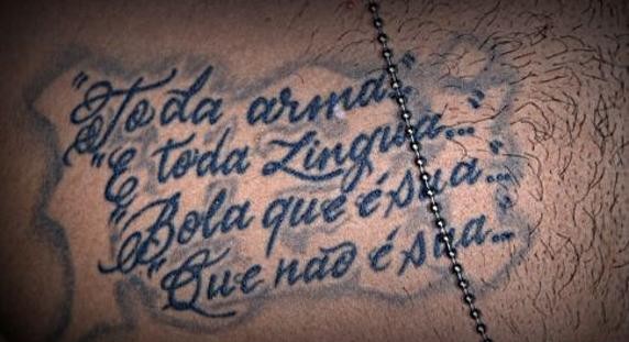 内马尔新纹身,内马尔纹身过程视频