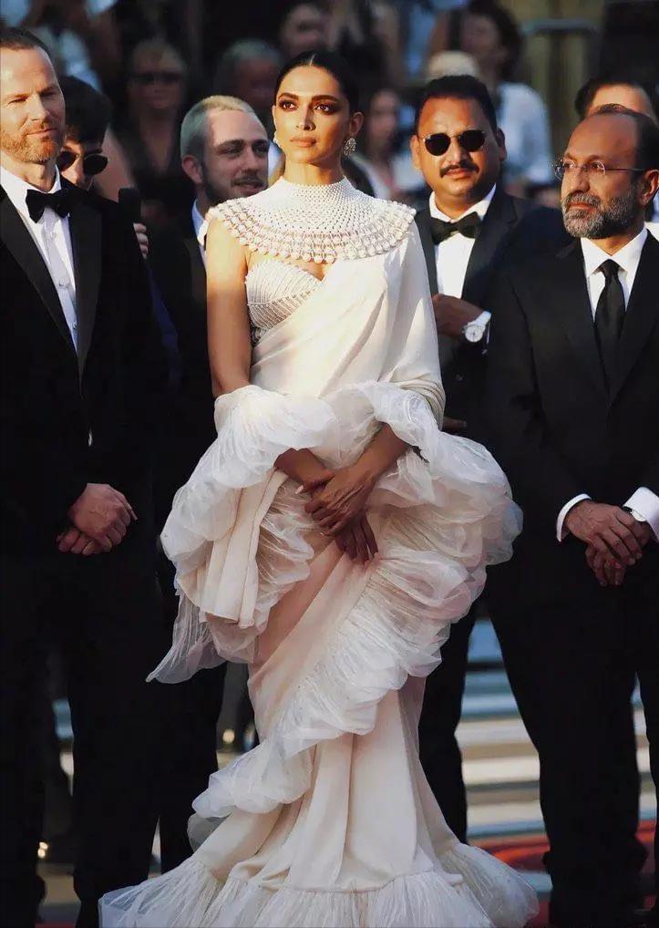 印度首富妻子嫁女儿花7亿,印度首富的老婆有多奢侈