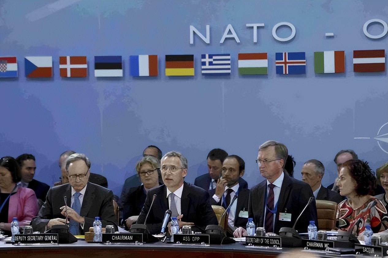 泽连斯基喊话国际形势,泽连斯基提高军饷