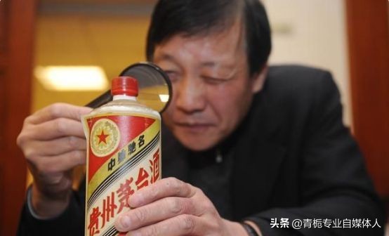 男子鉴定几十瓶假酒发飙,男子上门鉴定几十瓶假茅台发飙