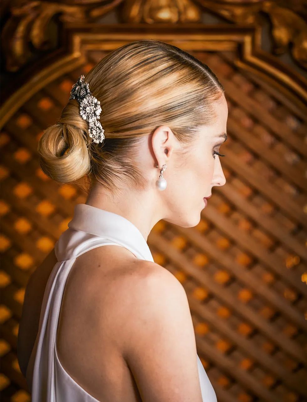 王冠要怎么戴才不会压塌头发,王冠头饰戴法