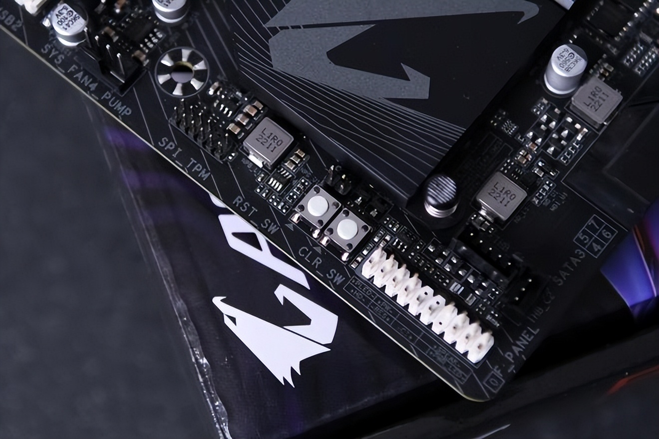 技嘉b760m电竞小雕是丐版吗,技嘉b760ddr4小雕评测