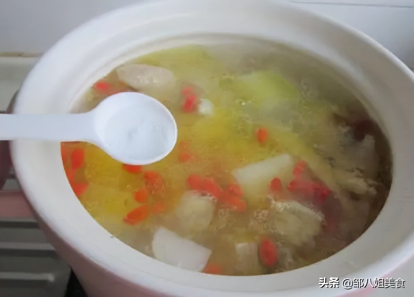 炖鸡汤放什么料怎么炖才好喝,炖鸡汤怎么炖才好喝放什么