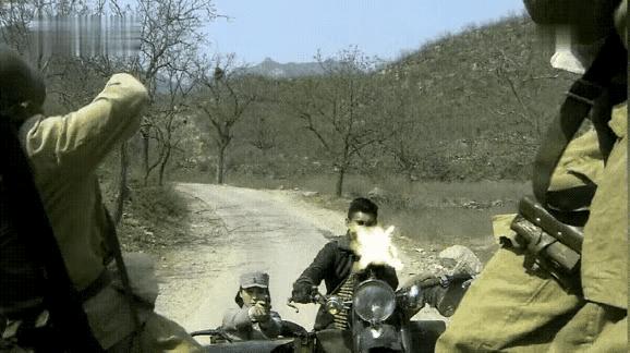 涂发胶抹口红，打仗住酒店，这些抗日剧，对得起以前的战士吗？