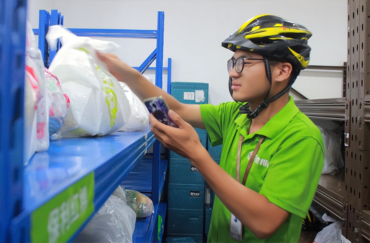 送外卖白天上班晚上可以送外卖吗,外卖员晚上送外卖辛苦