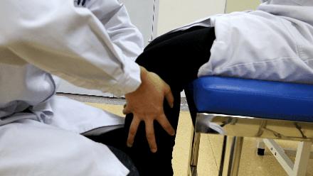 膝关节疼痛或外伤，做完手术在床上静养三个月就可以活动如初了？