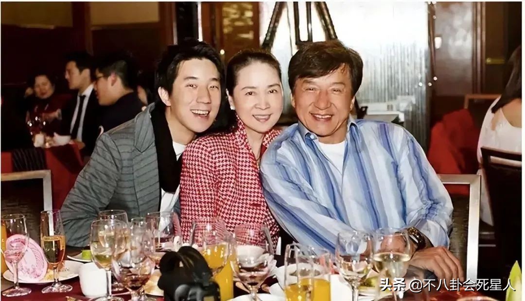 年过三十的女明星今昔对比图,今昔对比70后女星