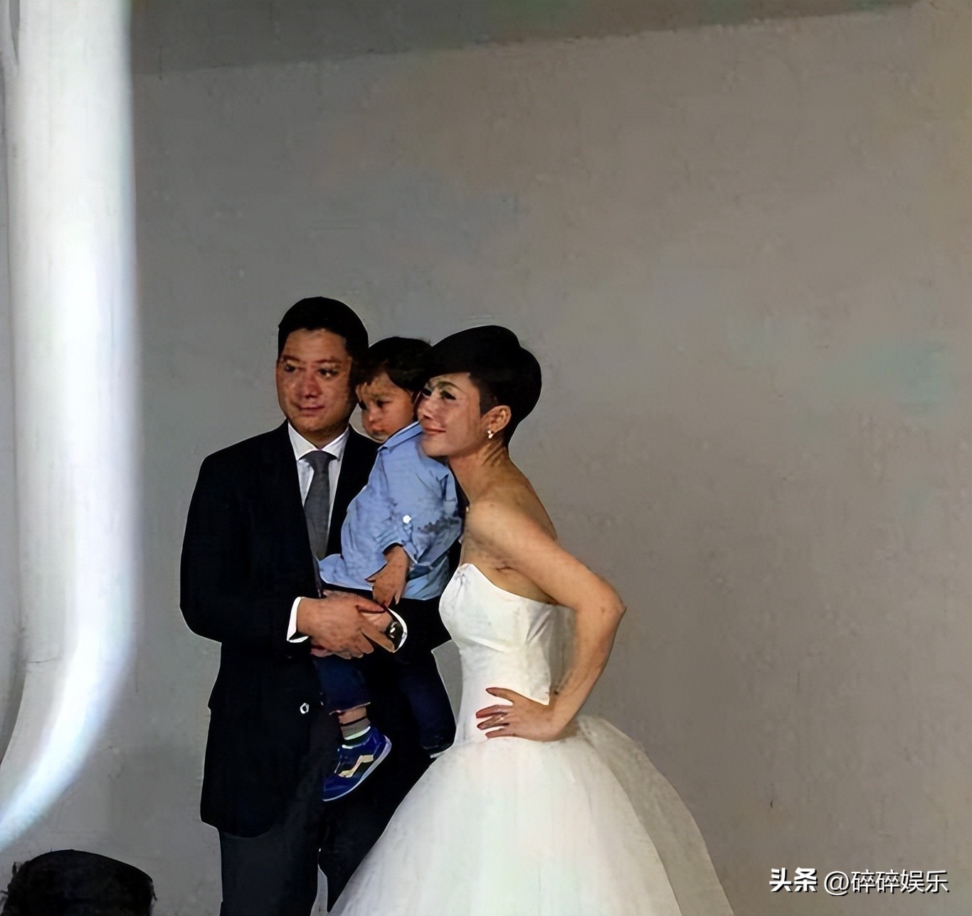 34年后，《十六岁的花季》两美境况迥异：白雪嫁豪门，陈非儿未婚