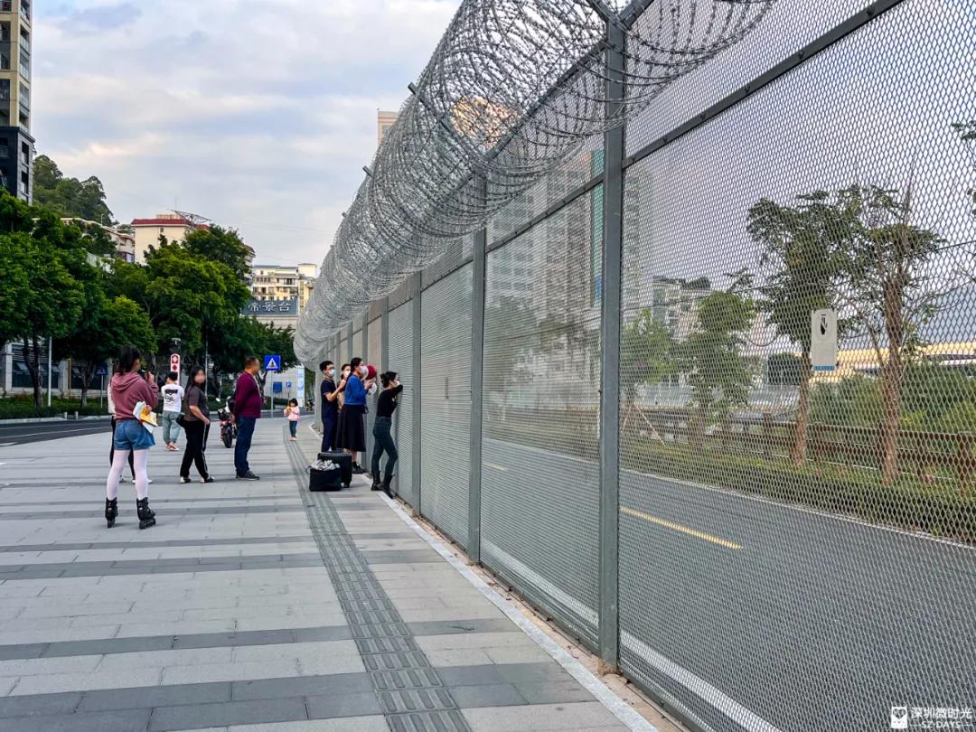 封关600天，他们在深港边境团聚，相隔97米