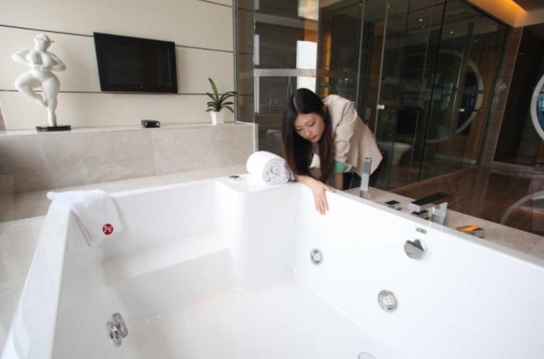 酒店试睡师真实收入,揭秘酒店试睡员的工资