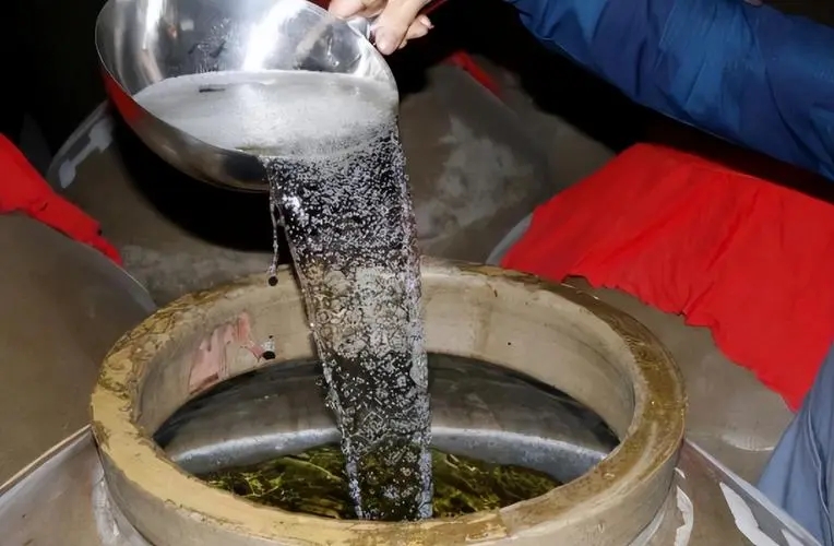 赖茅97庆香港回归特制酒真假鉴别,97年赖茅香港回归特制多少钱一瓶