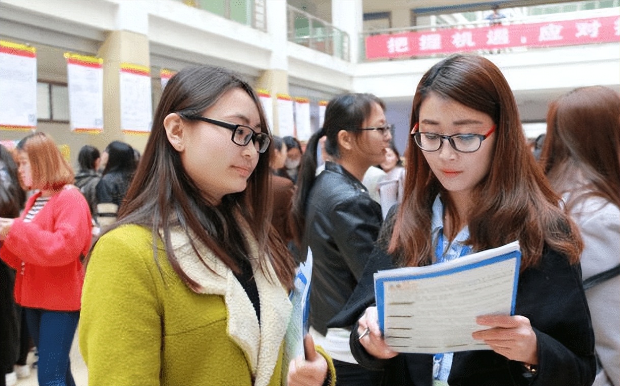 中央好消息：体制内不养闲人，5类人将失去铁饭碗，老百姓点赞